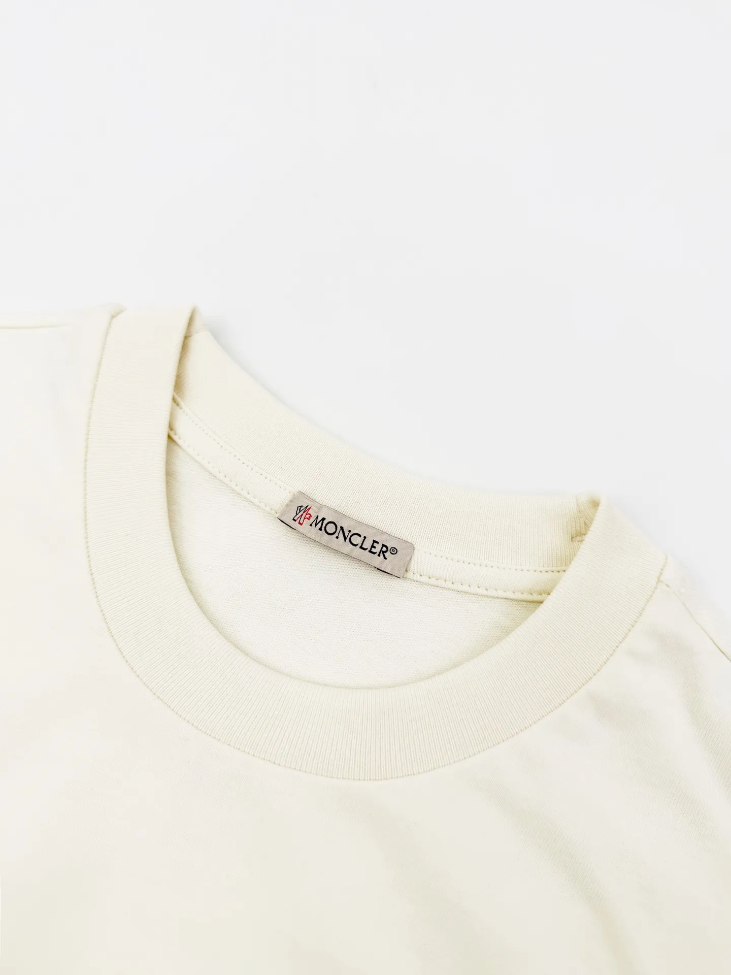 Breathable 1: Moncler 2: ： 1:1 Moncler 1:1 Moncler ： Size： S M L XL ： AA 612